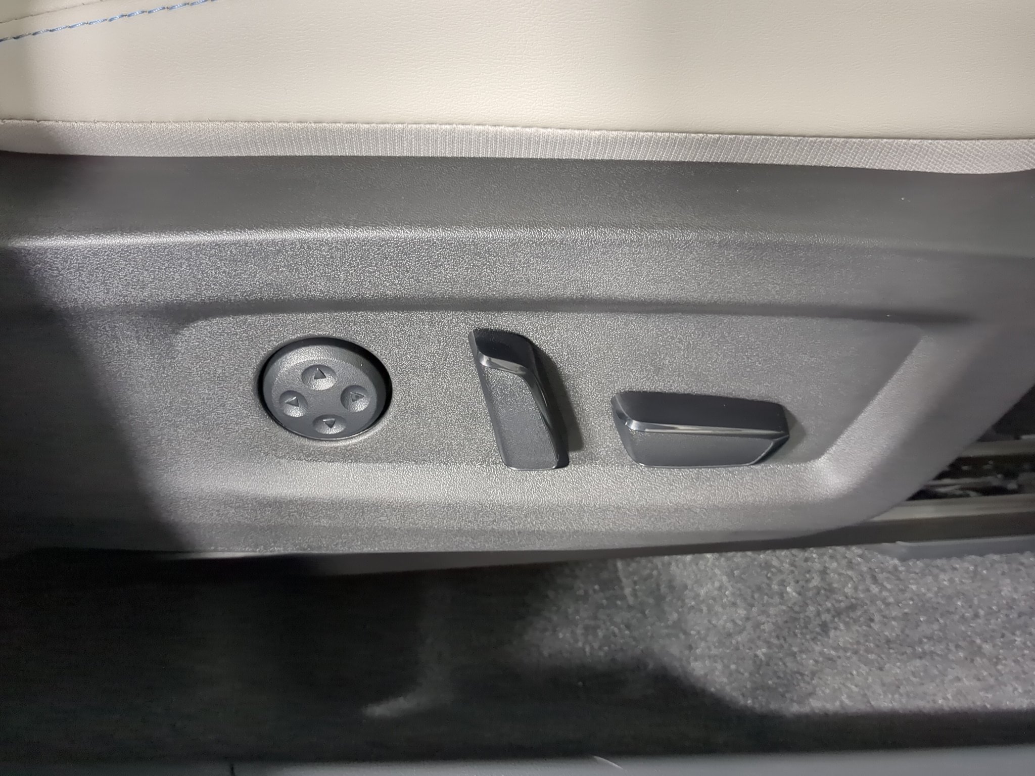 New 2027 Everest White Pearl TriCoat Nissan Platinum image 23