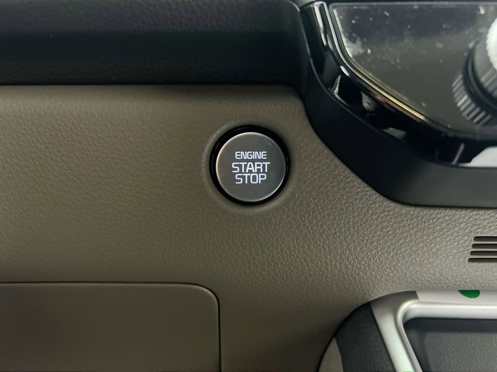 New 2026 Snow White Pearl Kia LXS image 21