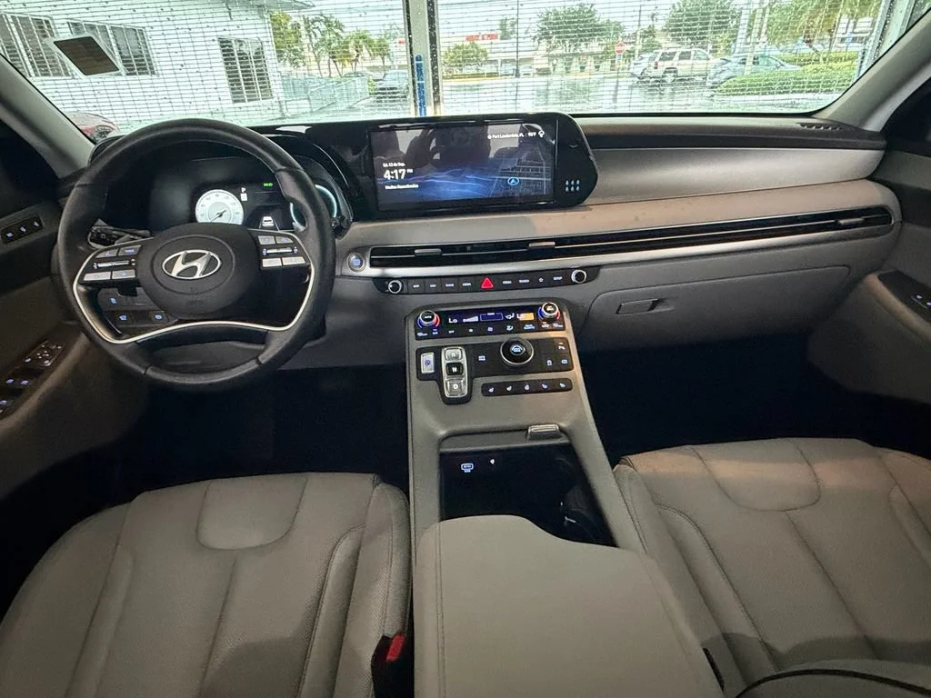 Used 2024 Gray Hyundai SEL 8P image 14