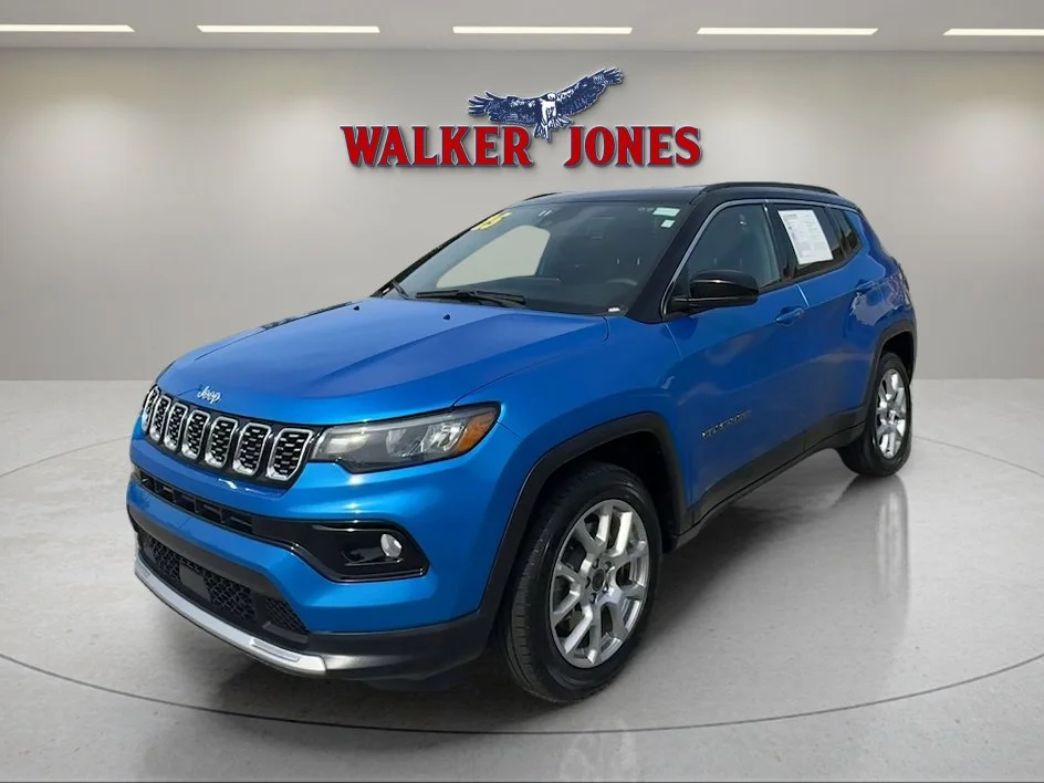 Used 2025 Hydro Blue Pearlcoat Jeep Limited image 3