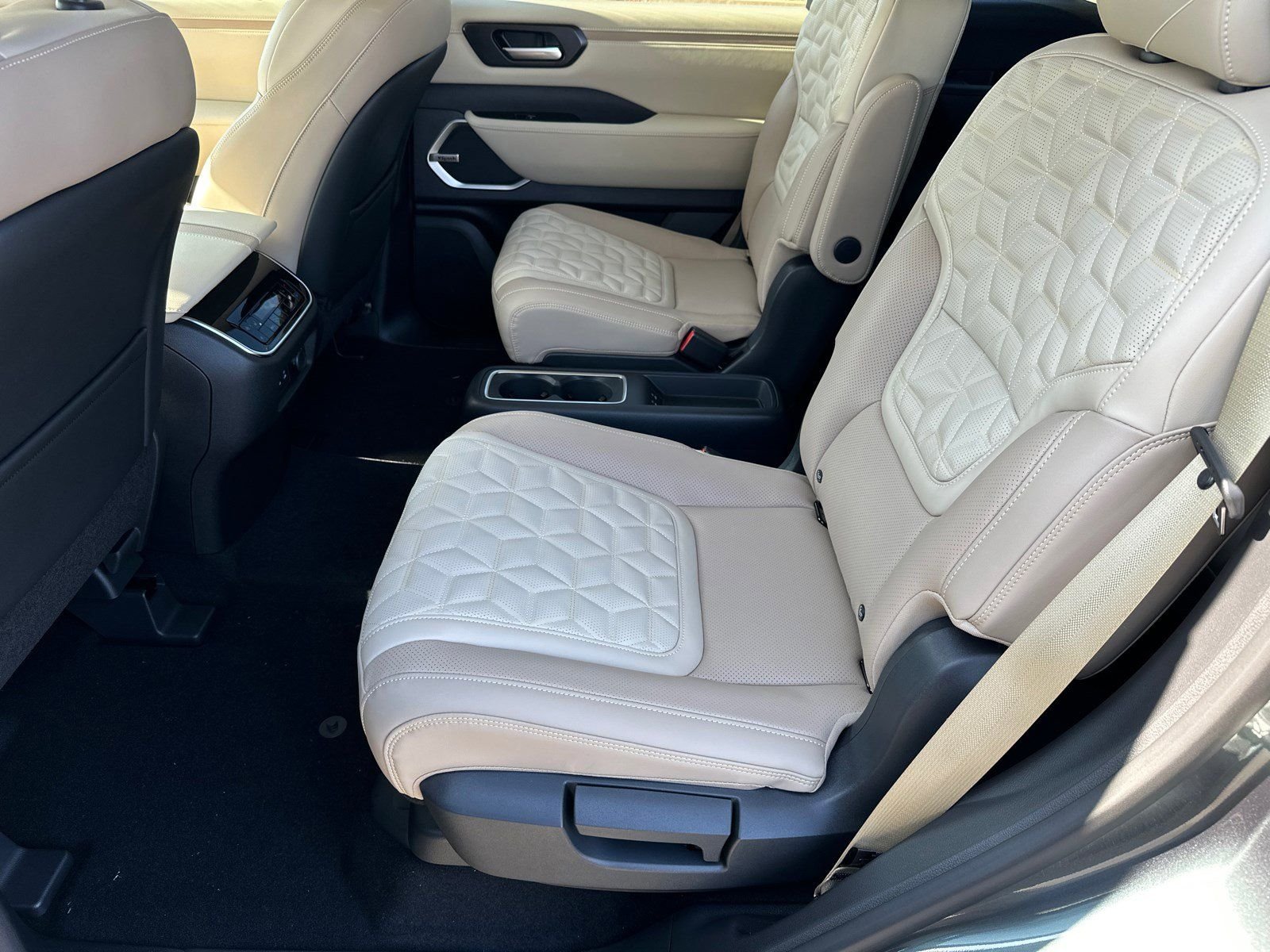New 2026 White Nissan Platinum Reserve image 22