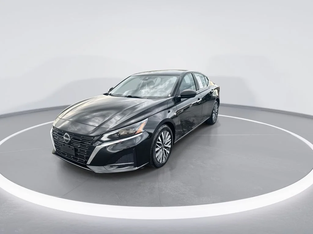 Used 2024 Black Nissan 2.5 SV image 4