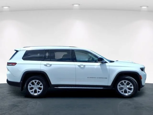 Used 2022 White Jeep Limited image 5