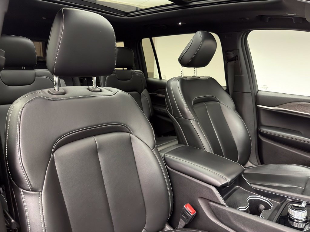 Used 2025 Diamond Black Jeep Limited image 6