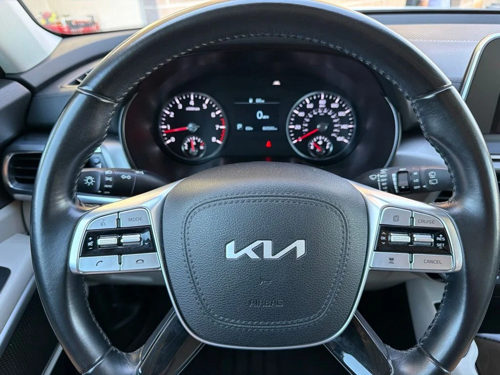Used 2022 White Kia S image 12