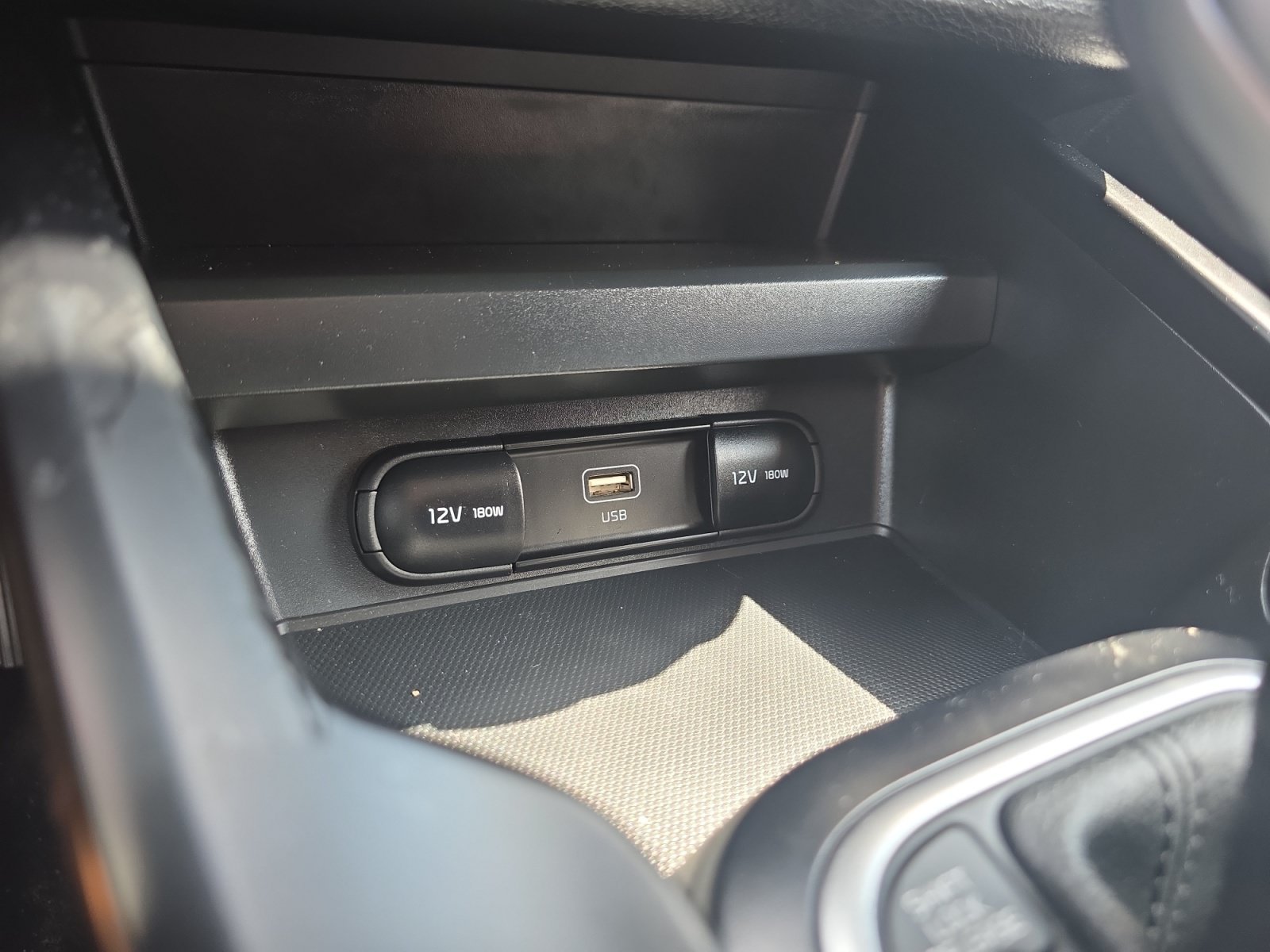 Certified Used 2025 Steel Gray Kia LX image 18