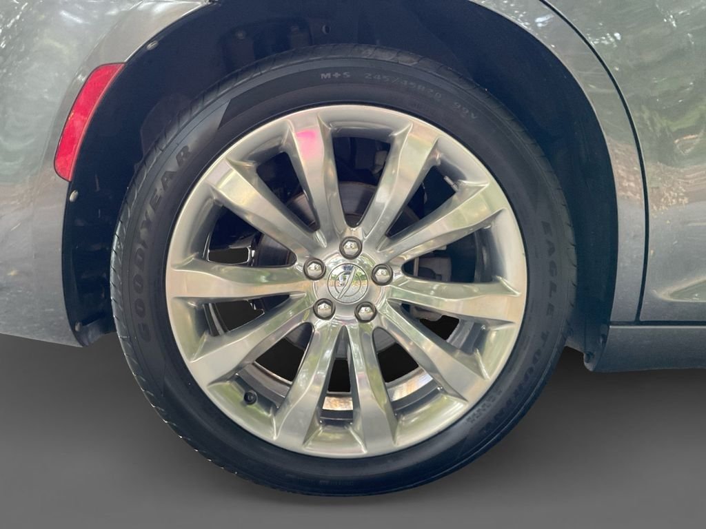 Used 2018 Gray Chrysler Limited image 10