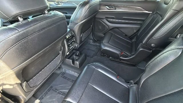 Used 2024 Silver Jeep Limited 4x4 image 24