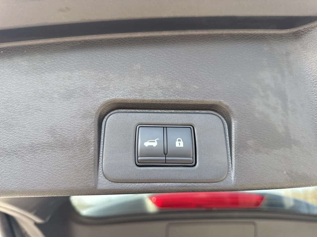 Used 2025 Gray Nissan SV image 27