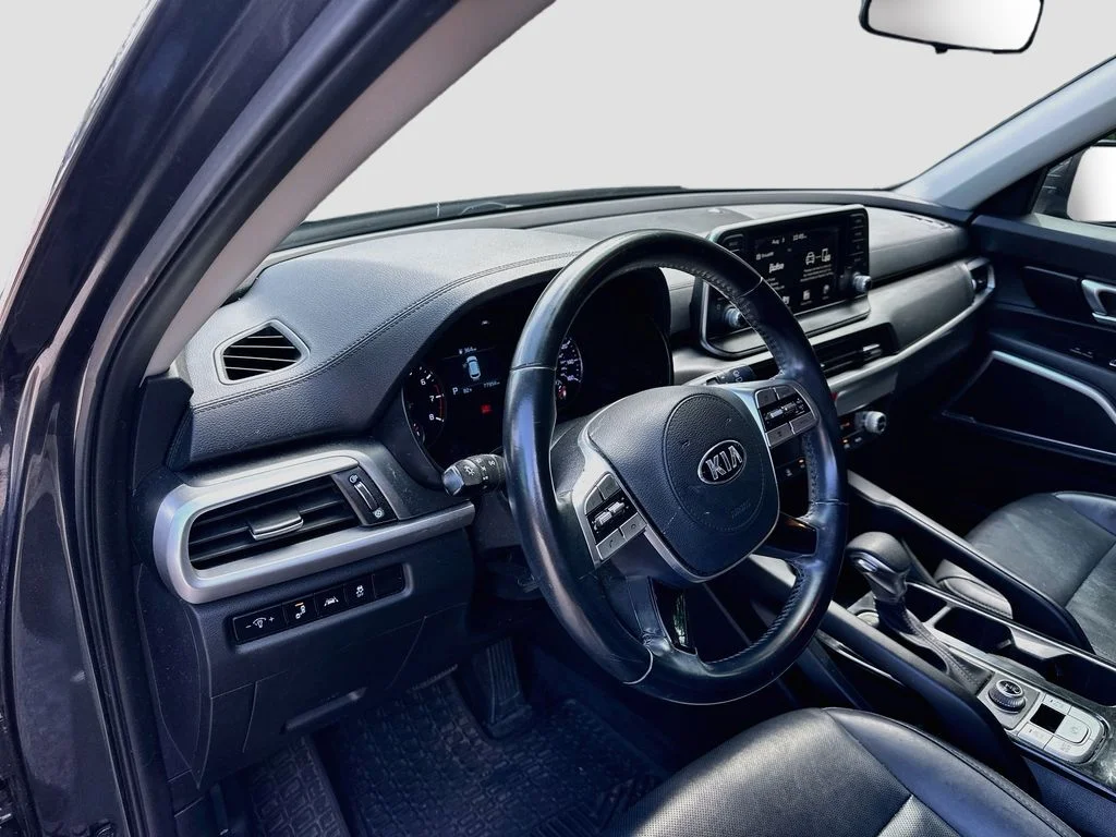 Used 2021 Grey Kia LX image 9