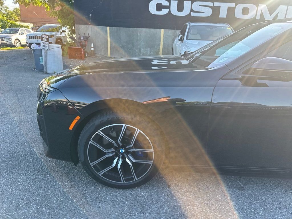 Used 2023 Black BMW 760i xDrive image 8