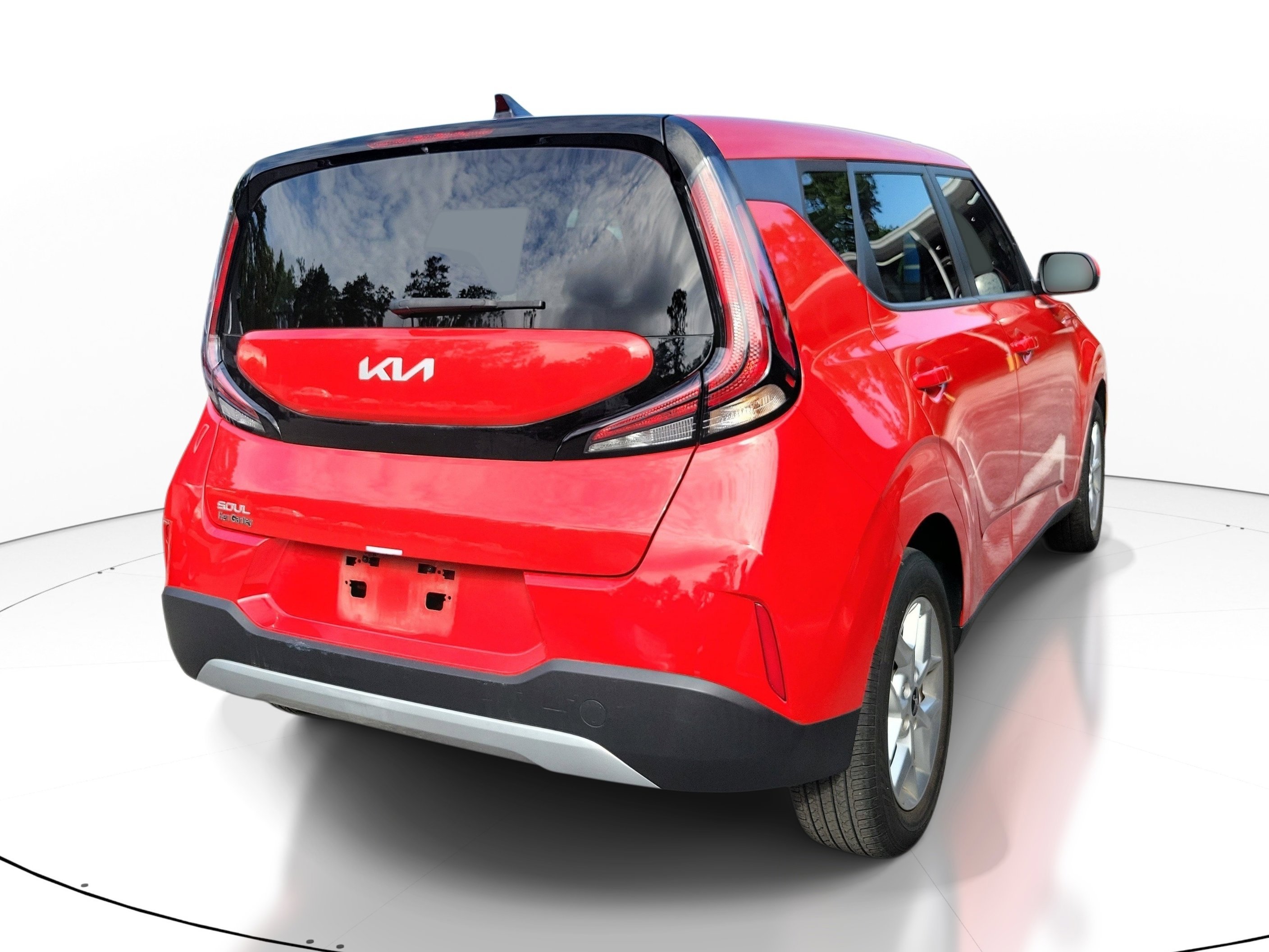 Used 2024 Inferno Red Kia LX image 4