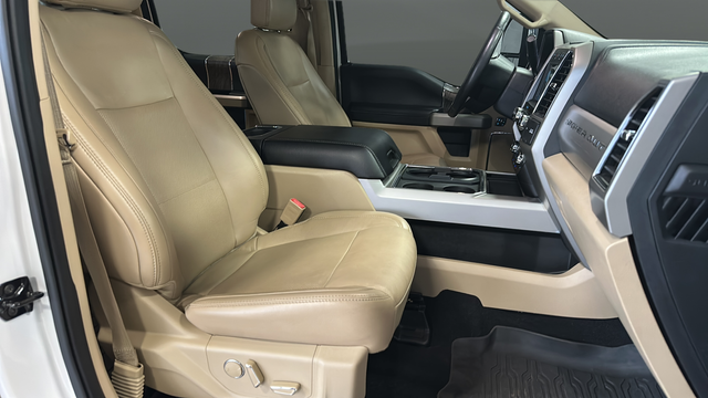 Used 2019 White Platinum Clearcoat Metallic Ford Lariat image 23