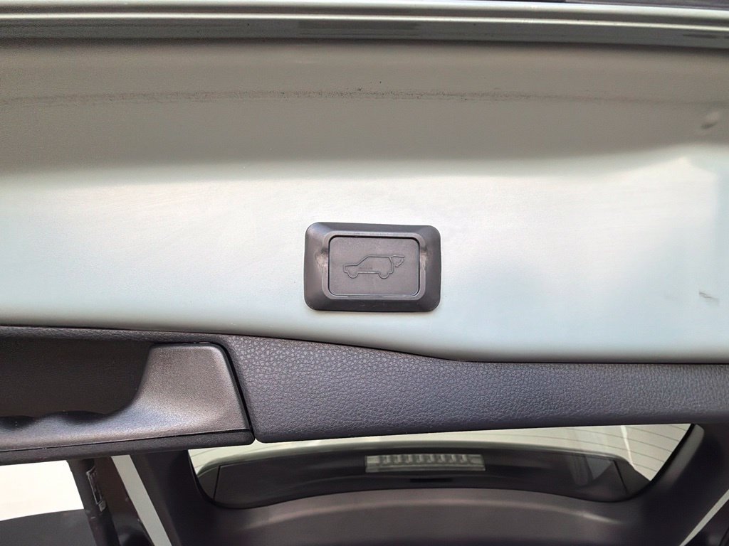 Used 2019  Toyota XLE image 37