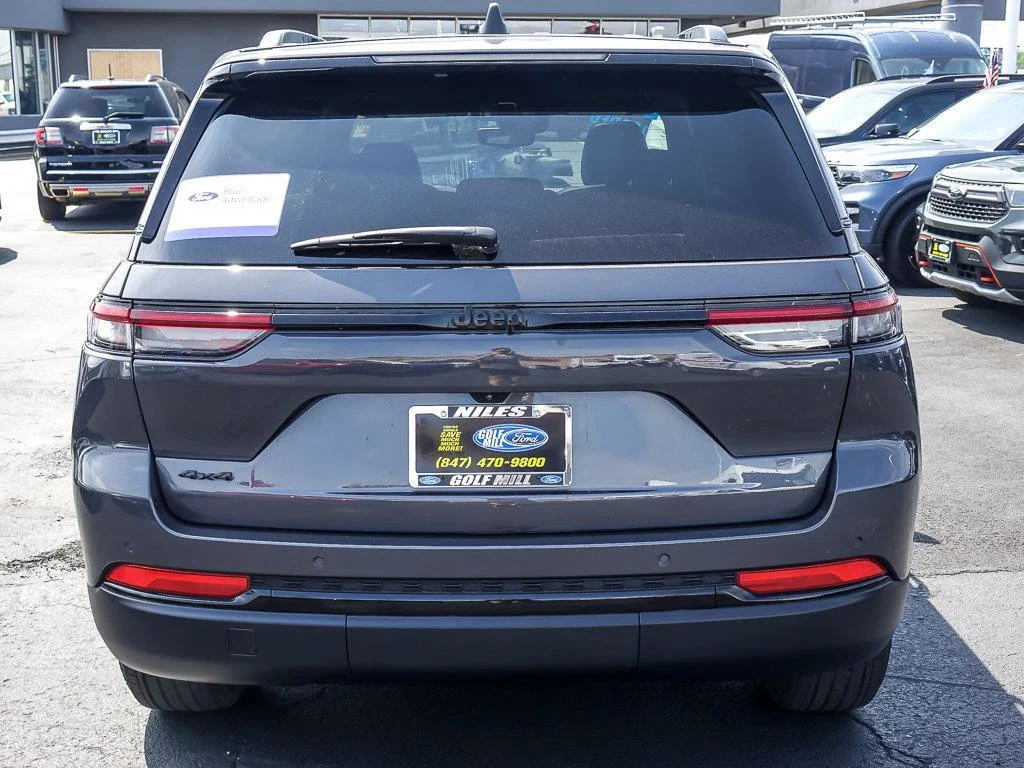 Used 2024 Baltic Gray Metallic Clearcoat Jeep Altitude X image 7