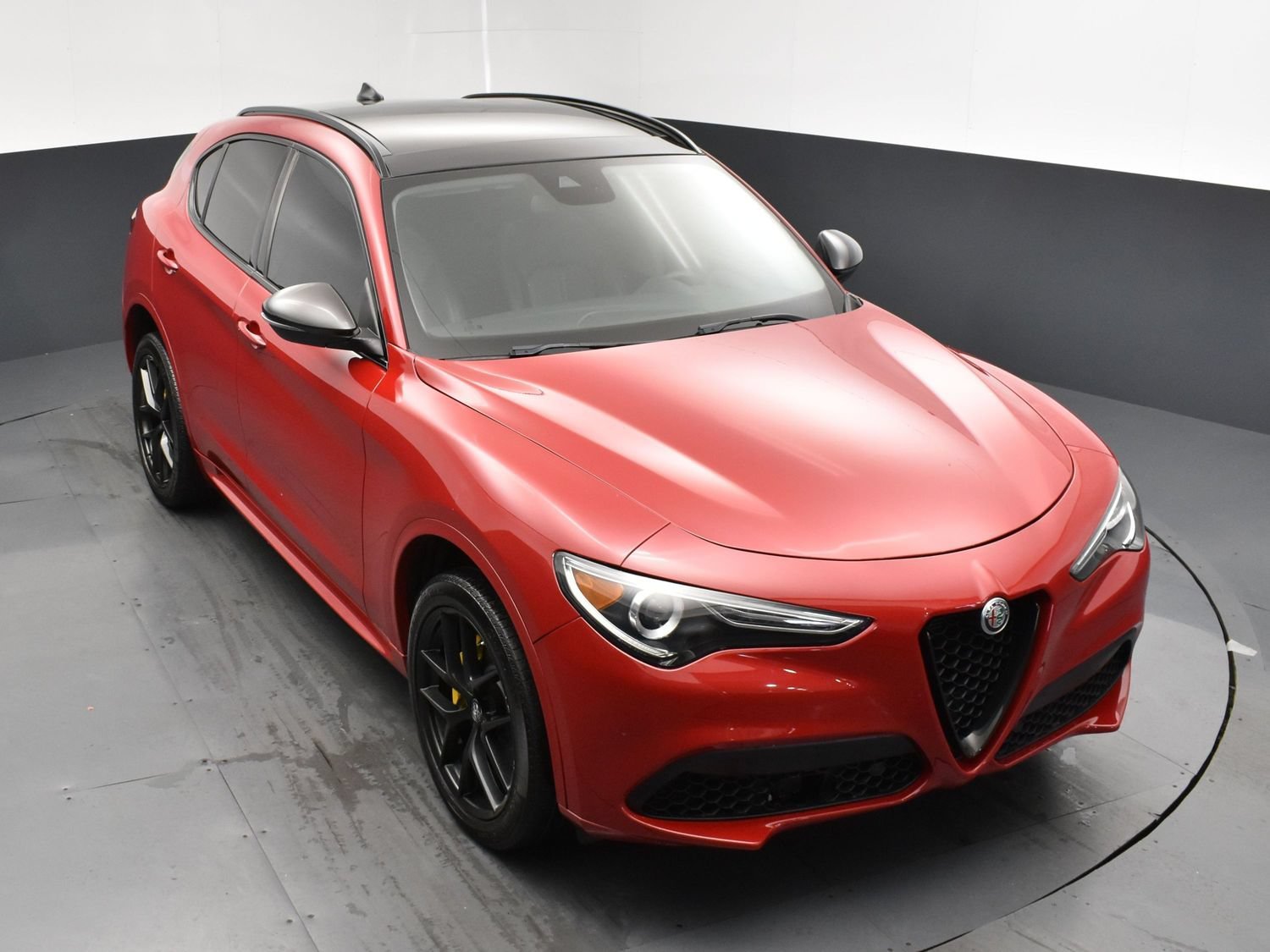 Used 2021 Alfa Rosso Alfa Romeo Ti image 17