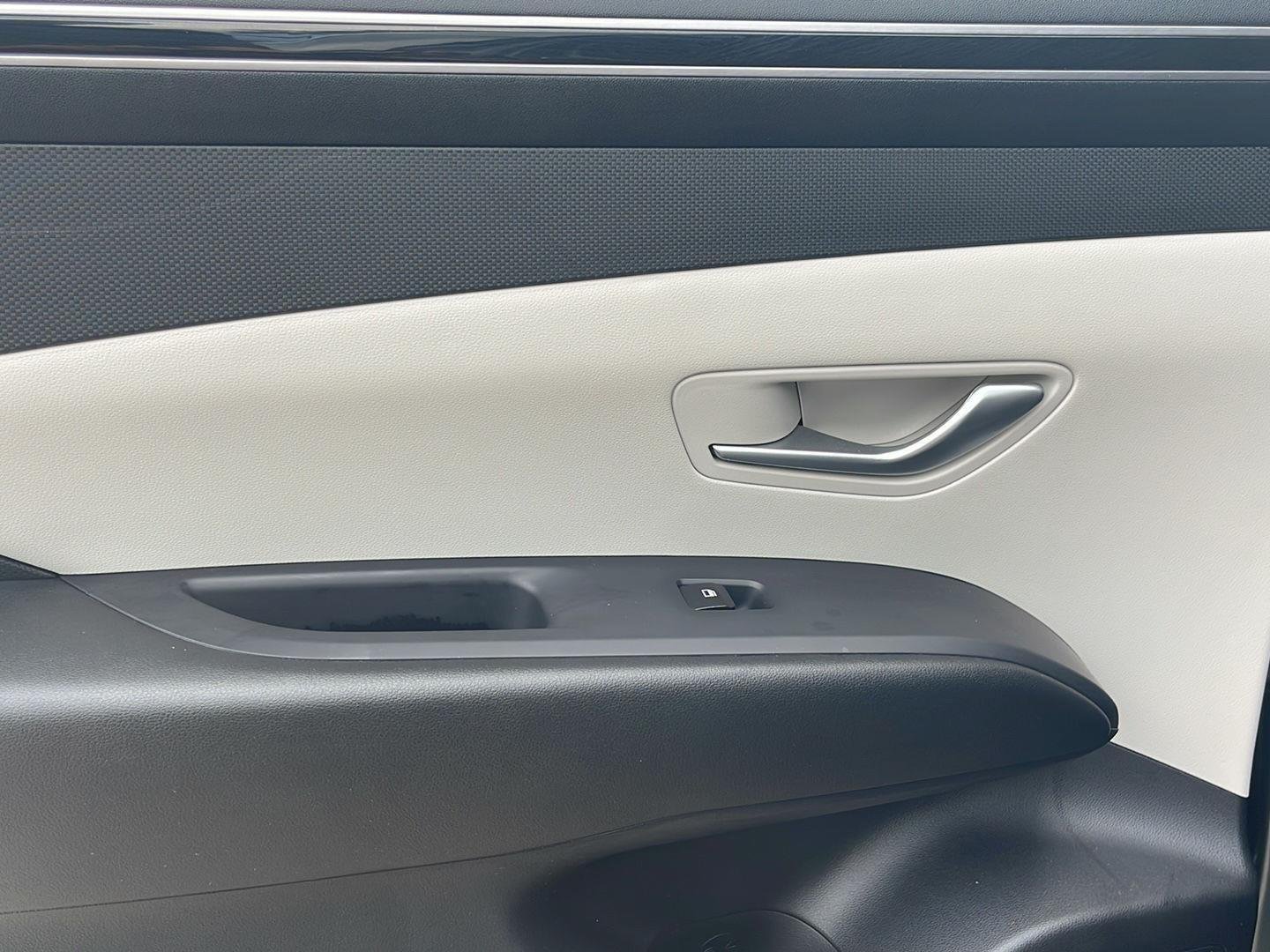 Used 2023 Amazon Gray Hyundai SEL image 17