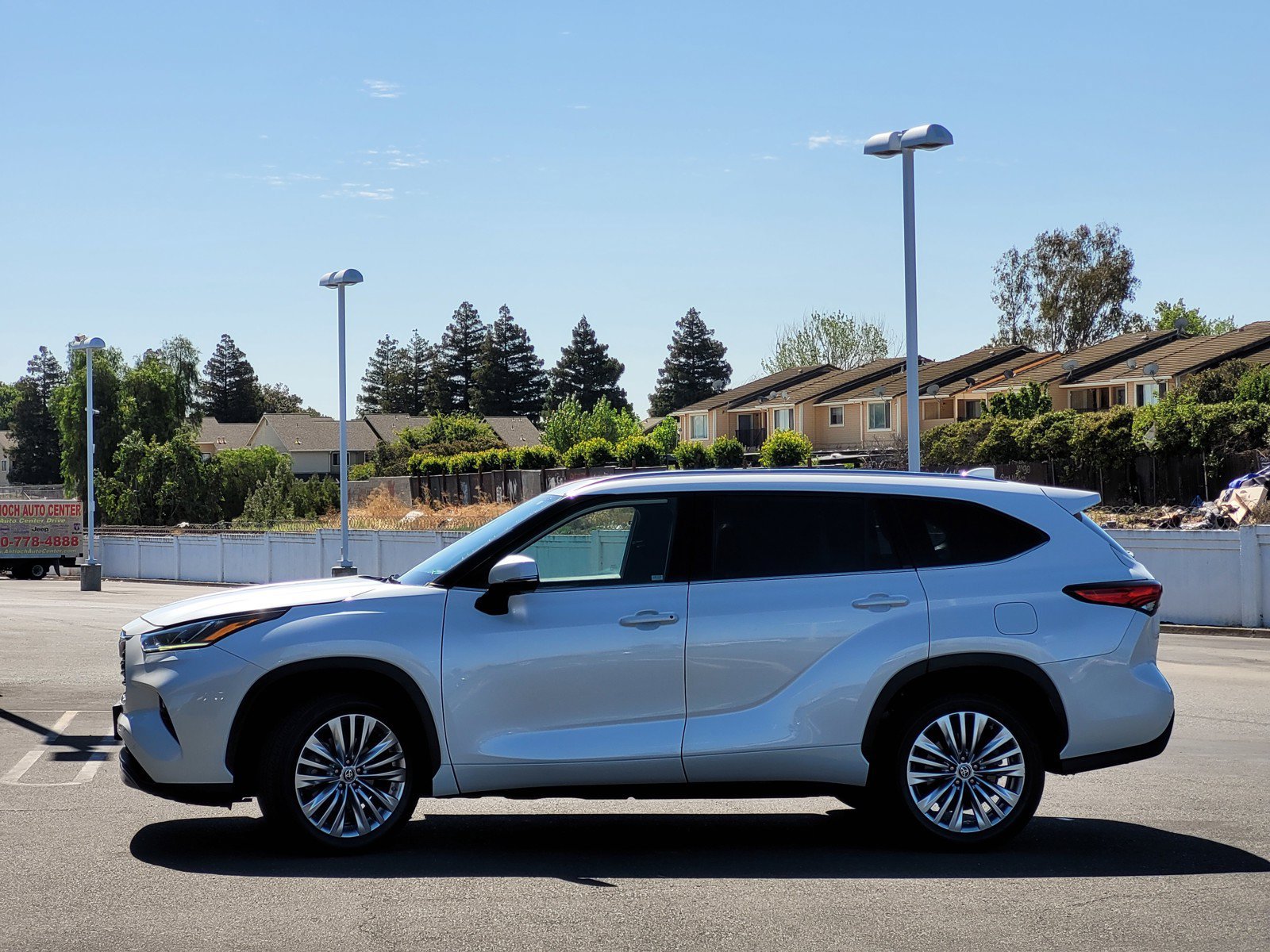 Used 2023 White Toyota  image 7