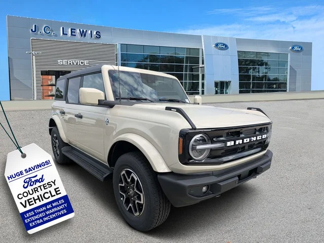 2026 Ford Bronco Outer Banks