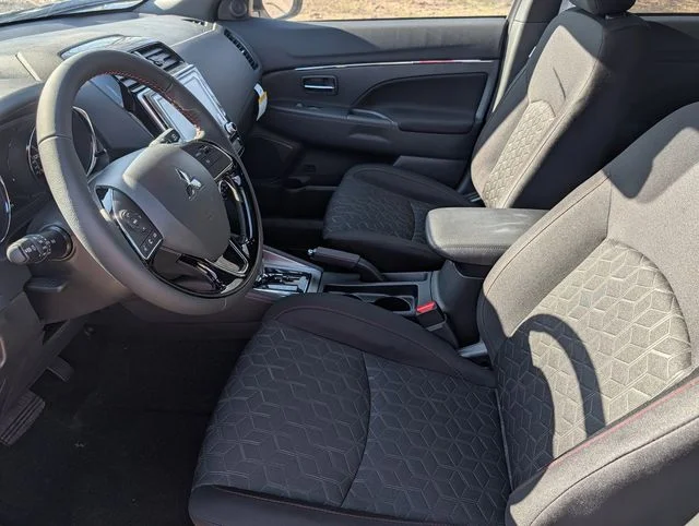 New 2026 White Diamond Mitsubishi 2.0 Trail Edition image 4