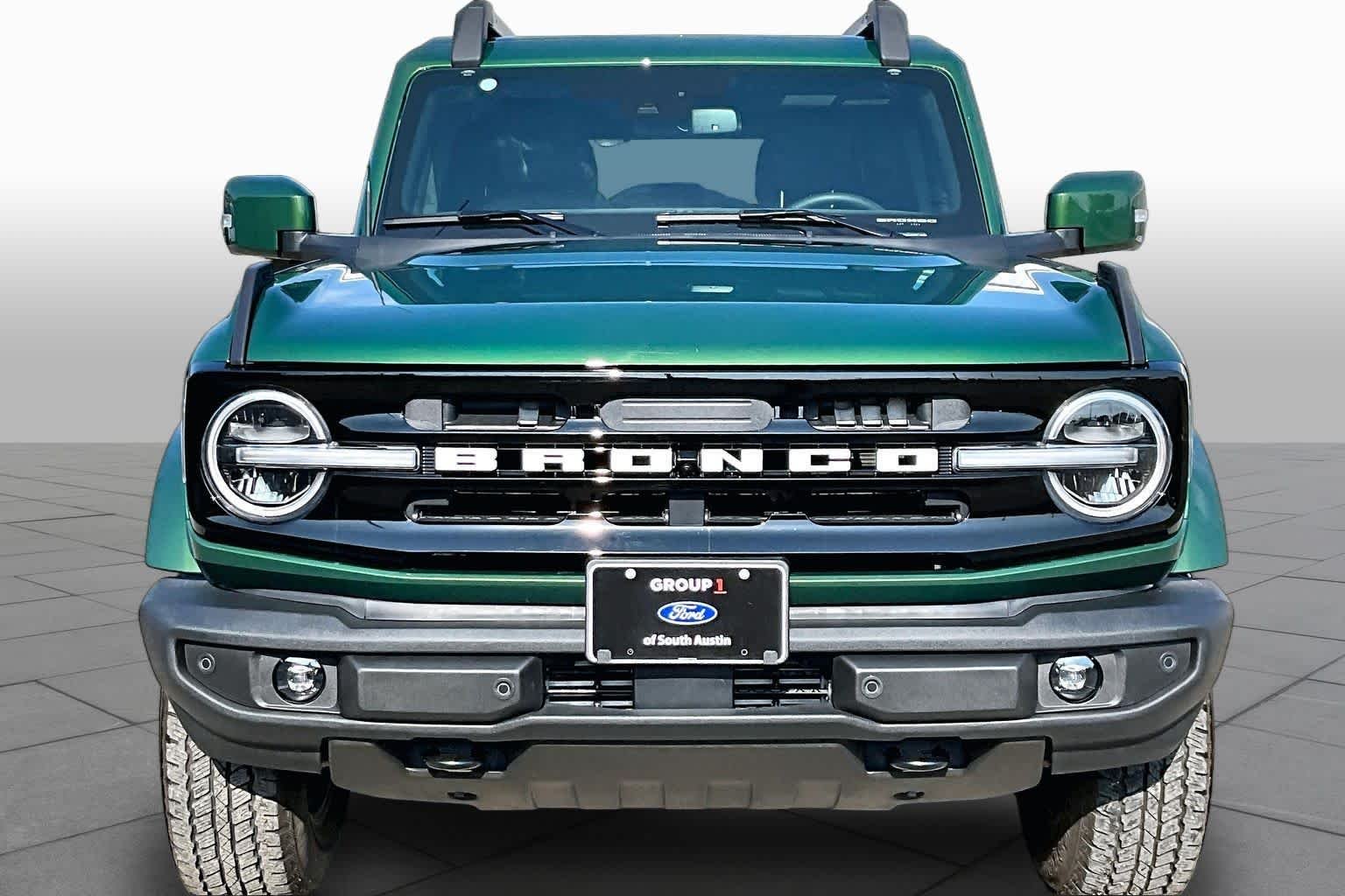 Used 2025 Eruption Green Metallic Ford Outer Banks image 4