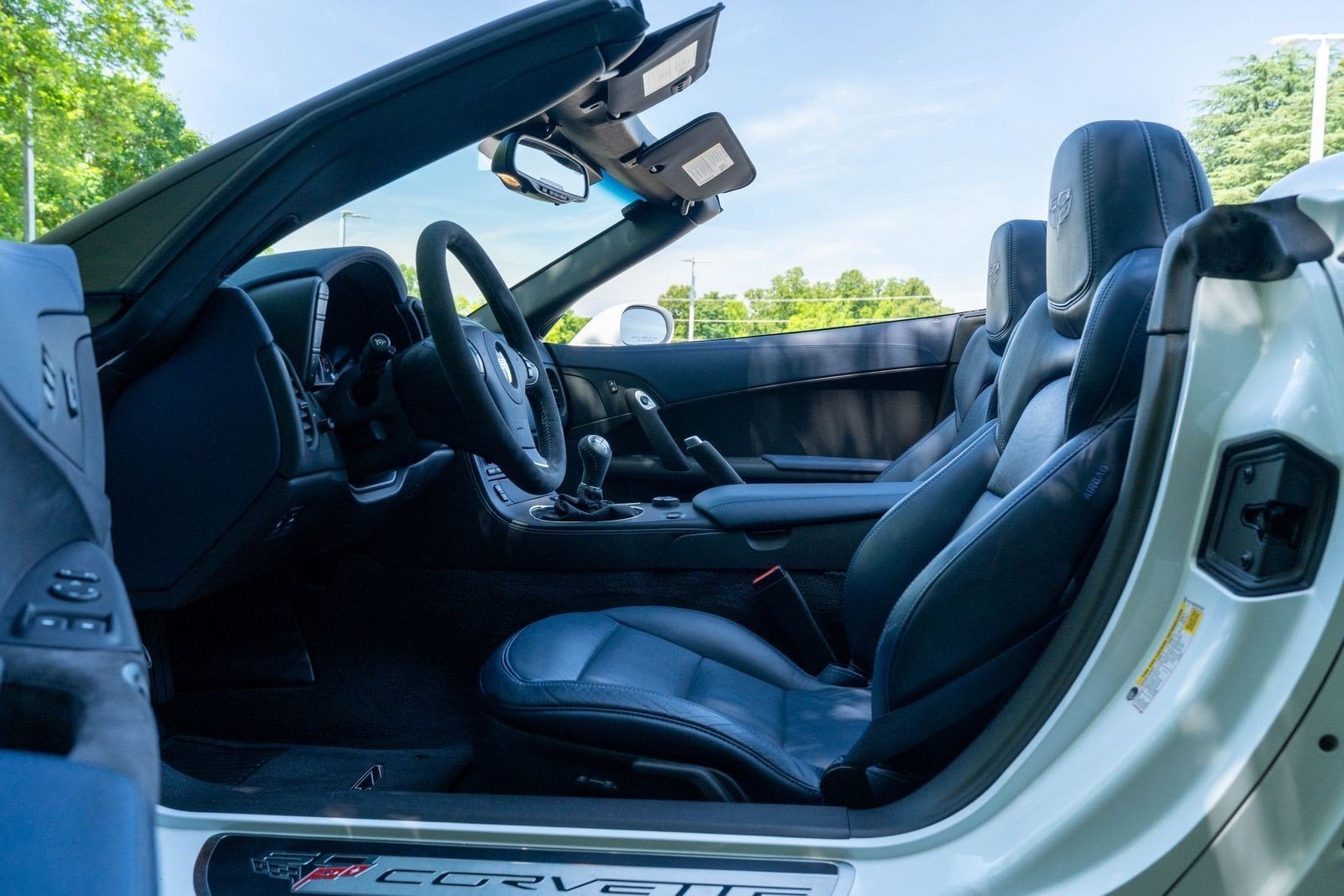 Used 2013 Arctic White Chevrolet 427 1SC image 22