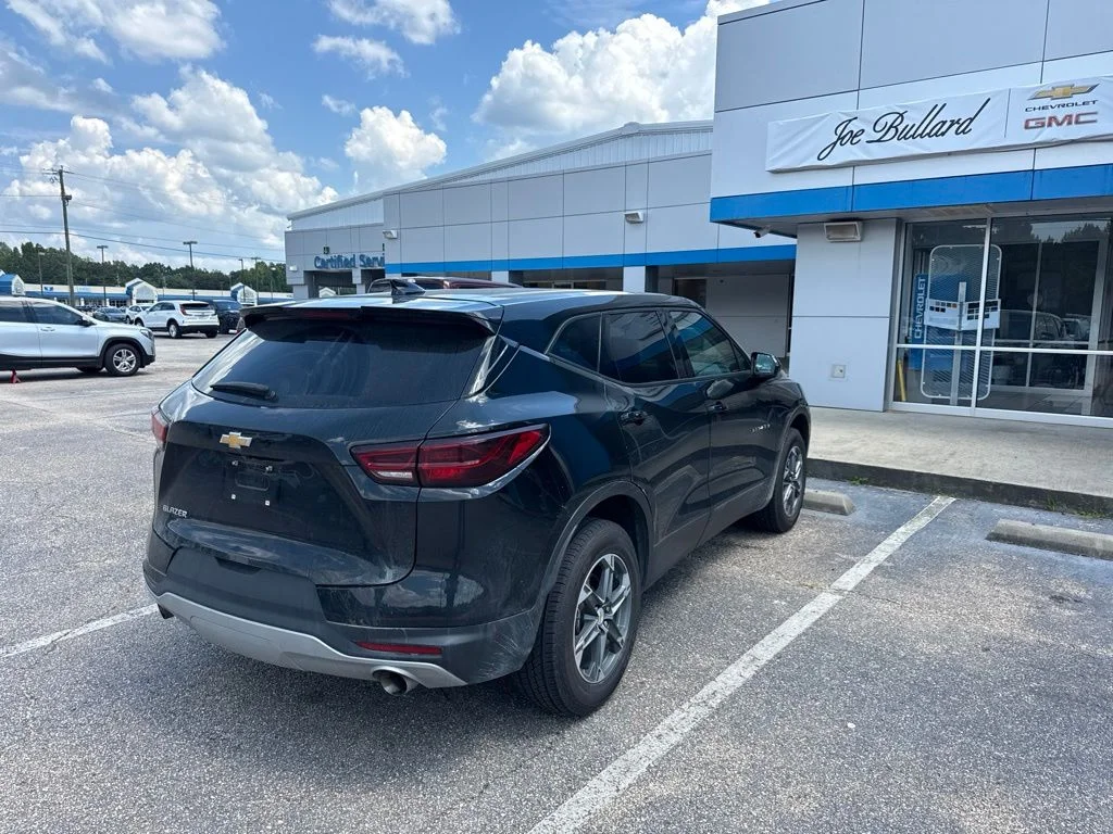 Used 2025 Black Chevrolet LT image 3