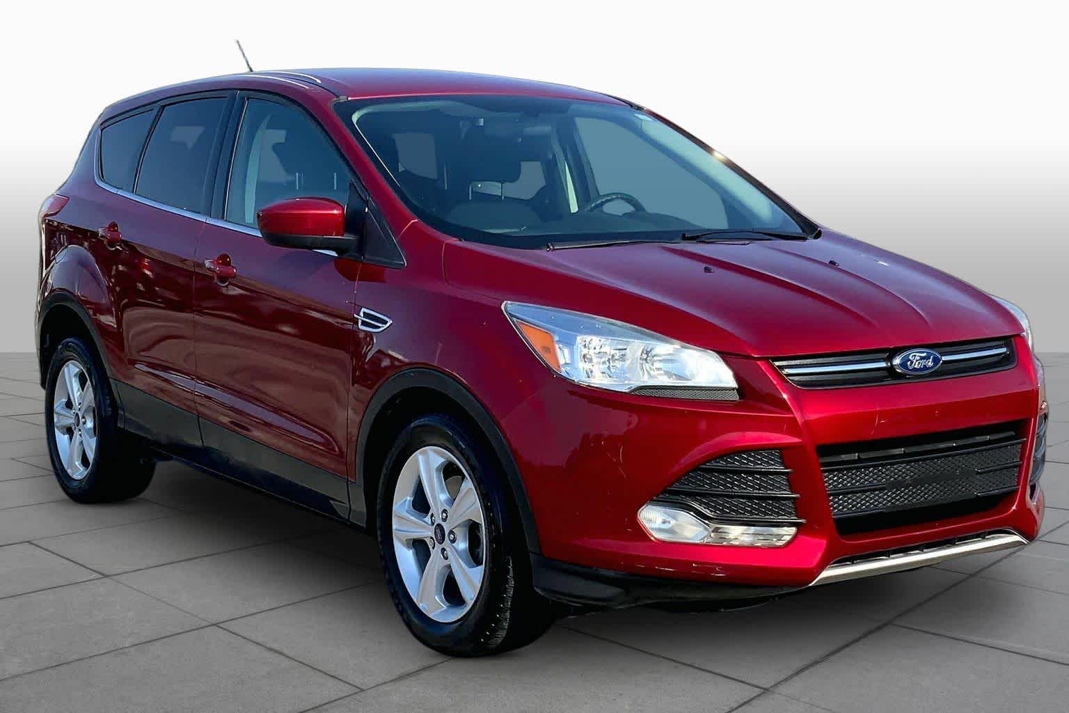 Used 2015 Ruby Red Metallic Tinted Clearcoat Ford SE image 3