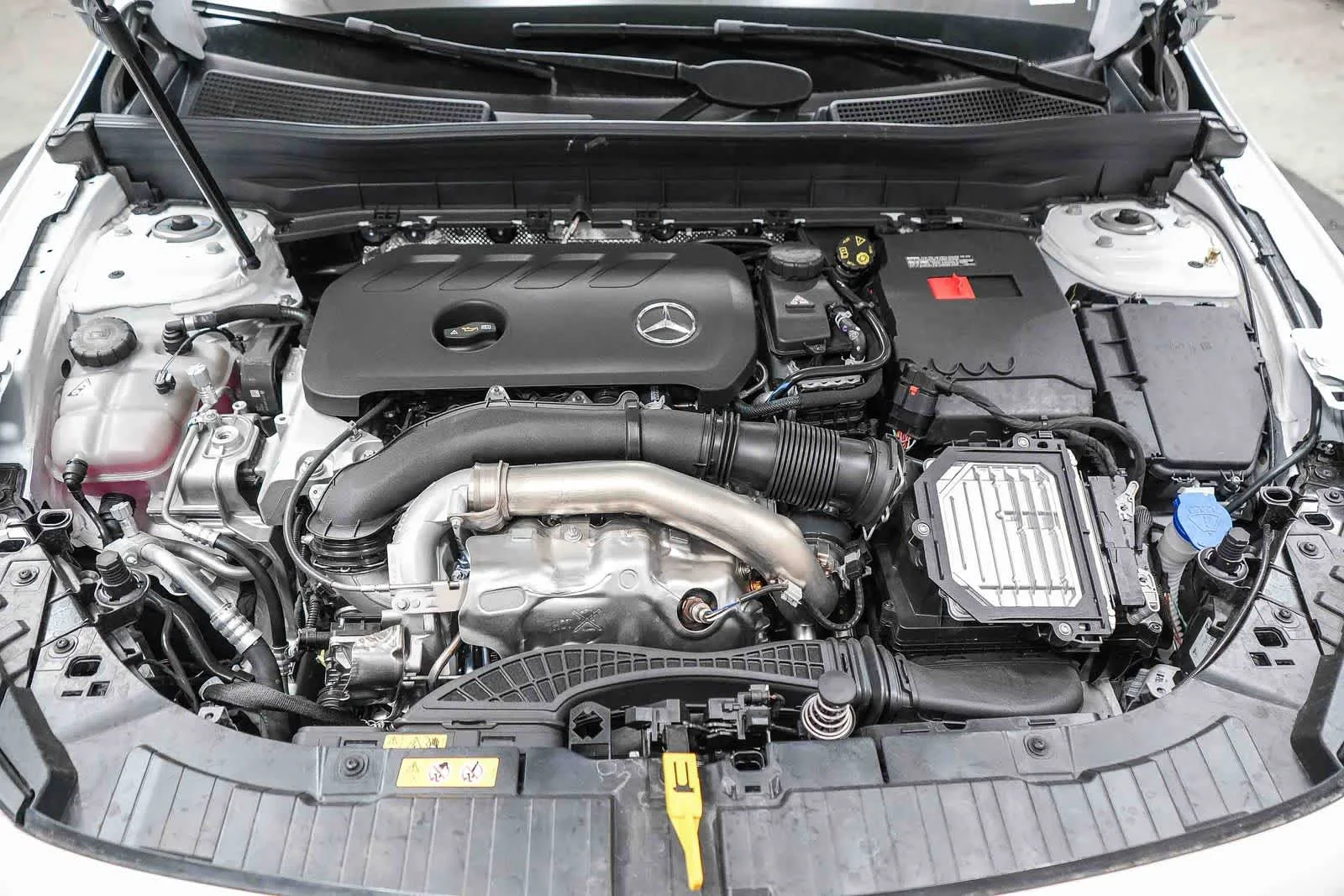 New 2026 Polar White Mercedes-Benz GLB 250 image 75