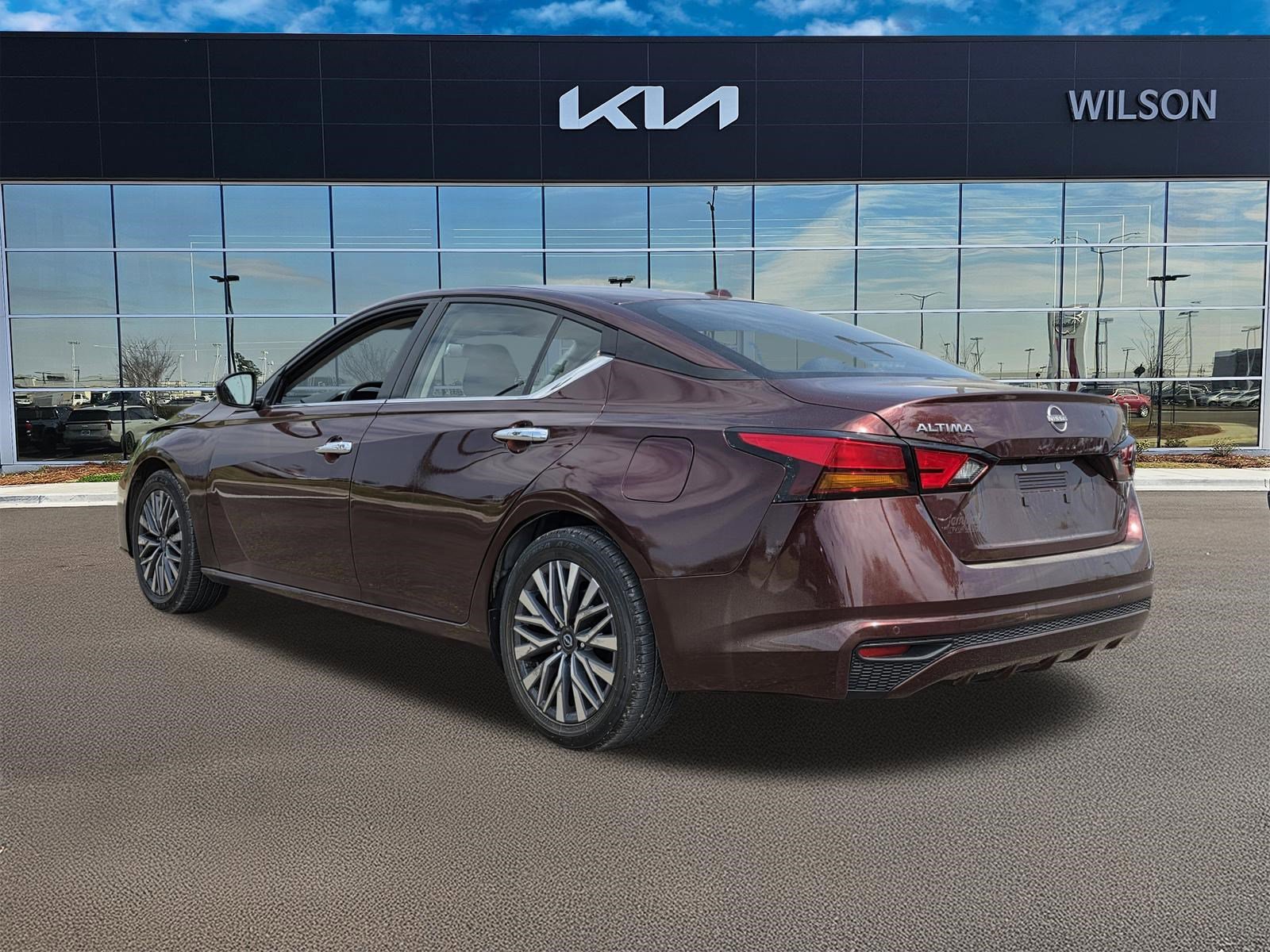 Used 2023 Garnet Pearl Metallic Nissan 2.5 SV image 6