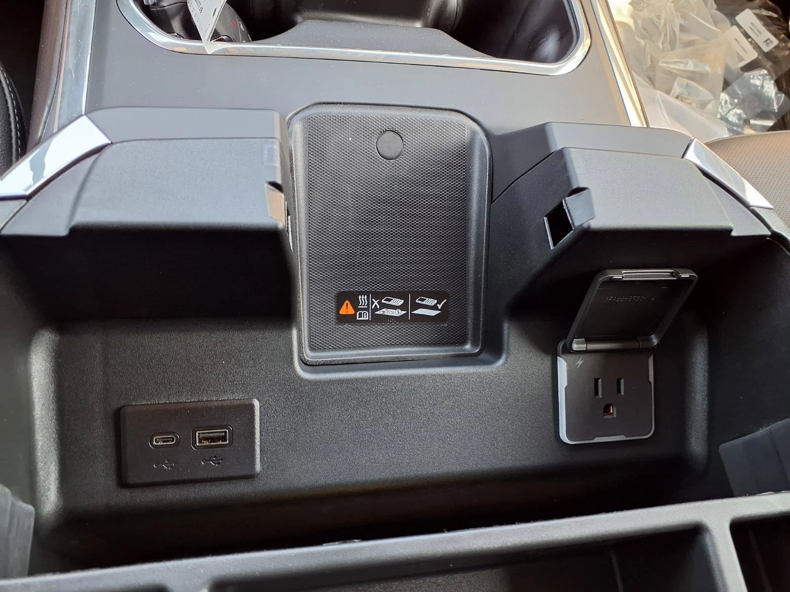 New 2026 Onyx Black GMC SLT image 8