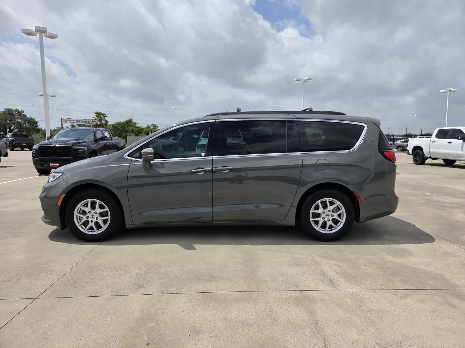 Used 2022 Chrysler Pacifica Touring L with VIN 2C4RC1BG2NR136092 for sale in Aransas Pass, TX