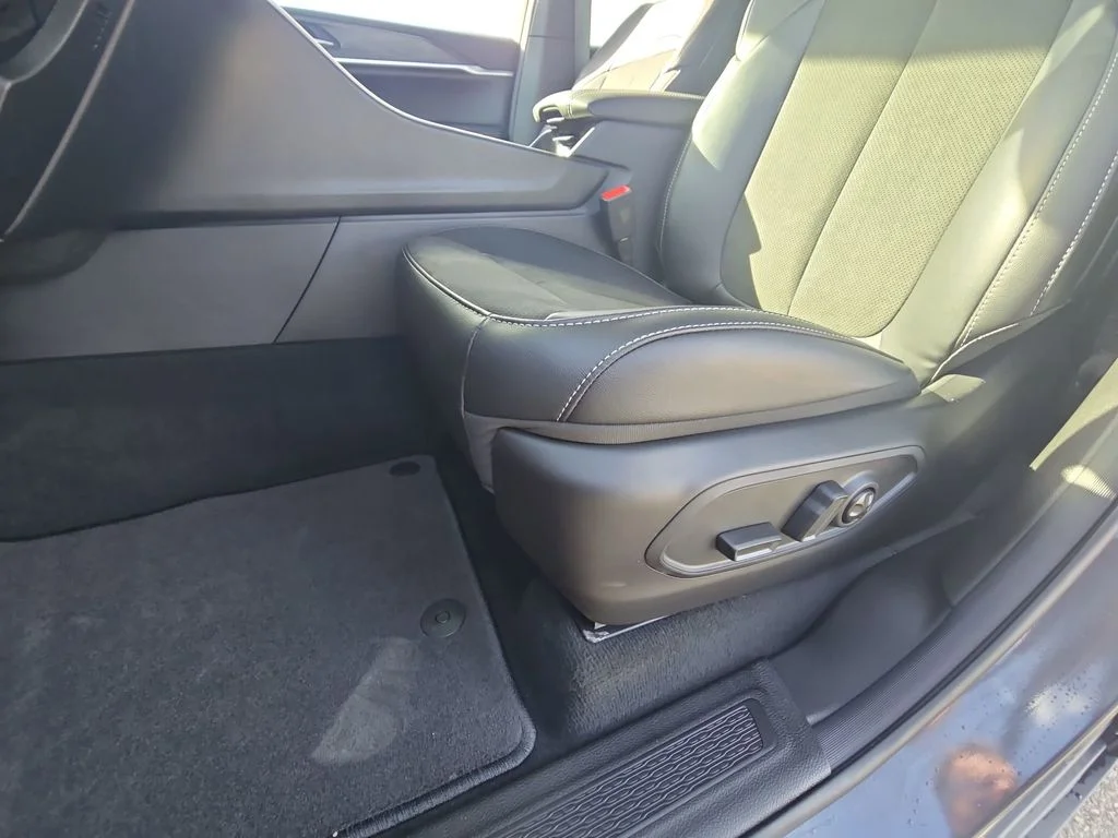 New 2026 Gray Jeep Altitude image 21