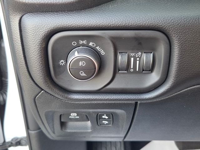 New 2026 Bright White Clear-Coat Exterior Paint RAM Laramie image 27