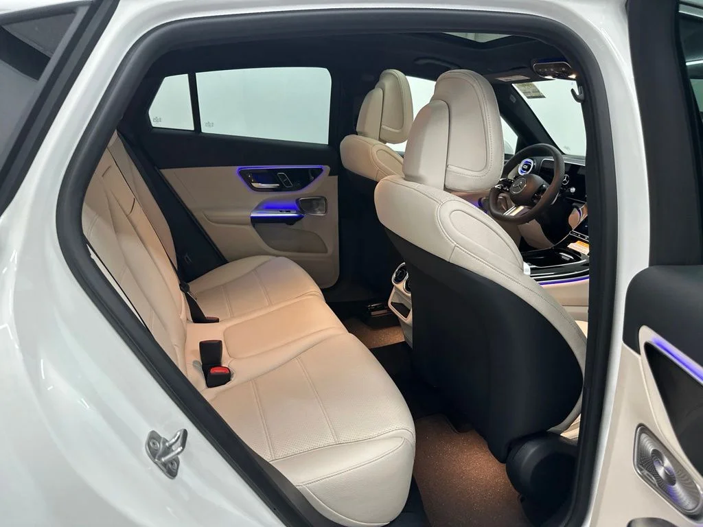 New 2027 White Mercedes-Benz GLC 300 image 24