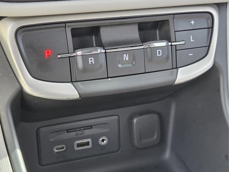 Used 2023 Marine Metallic GMC FWD 4DR SLE image 26