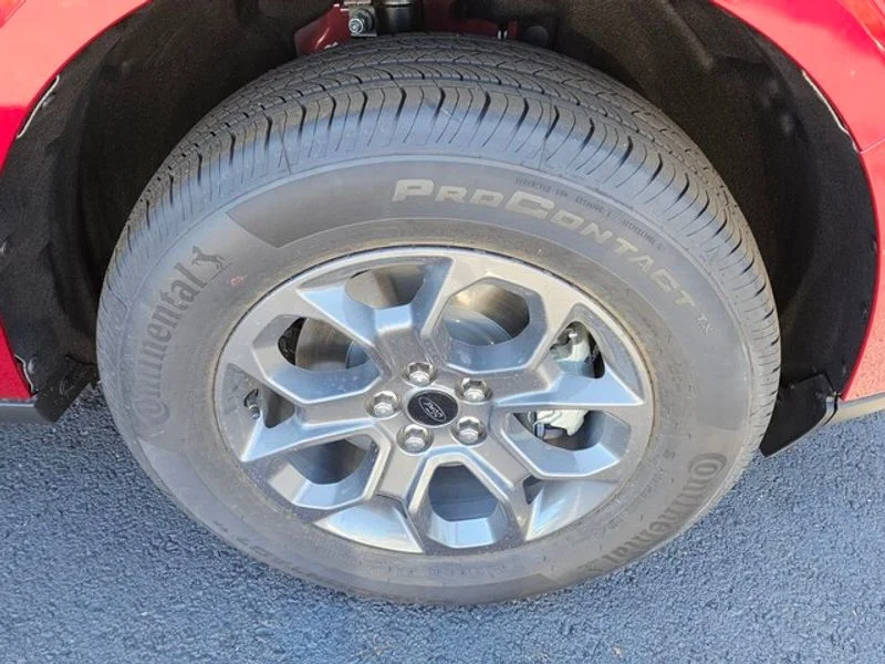 New 2025 Ruby Red Metallic Tinted Clearcoat Ford XLT image 17