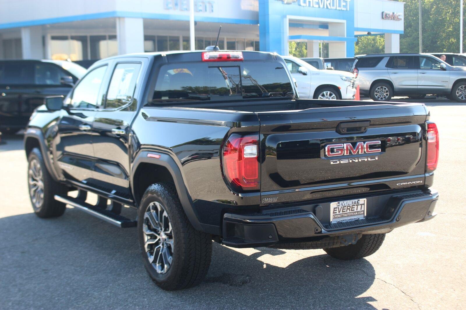 Used 2024 Onyx Black GMC Denali image 5