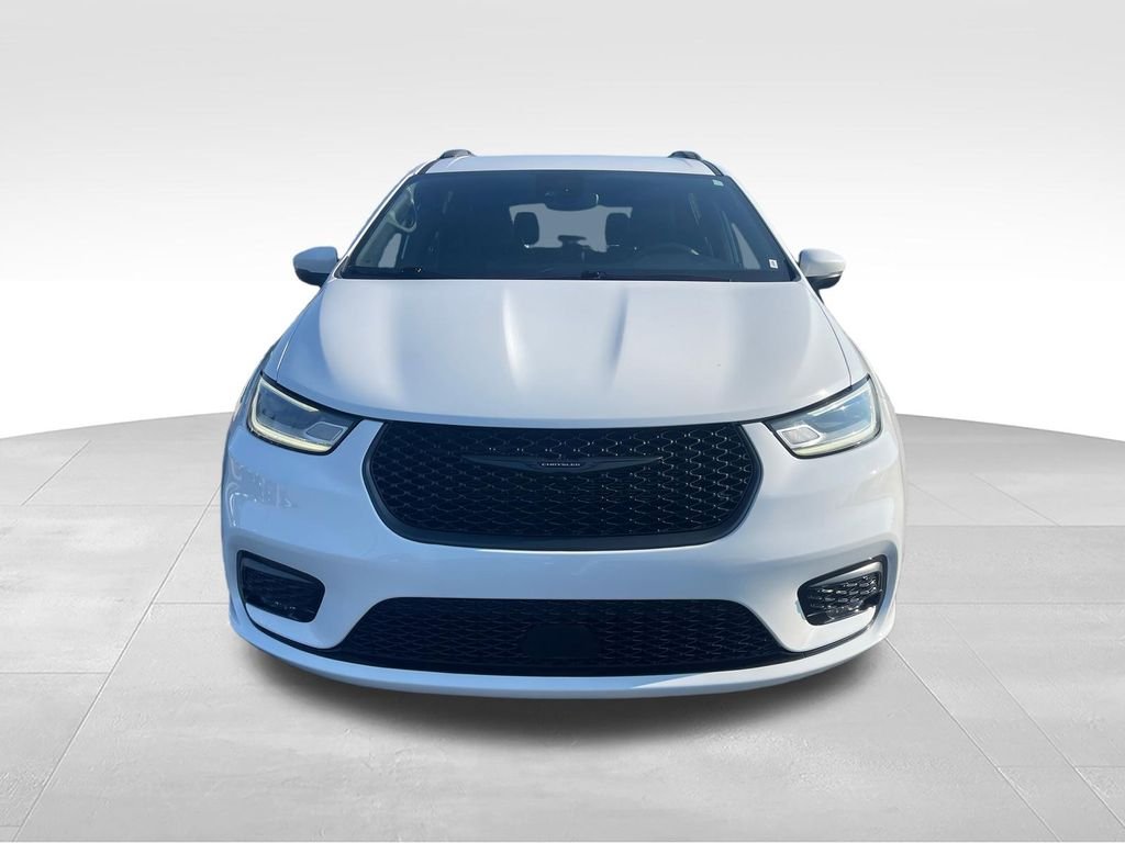 Used 2023 White Chrysler Touring L image 8