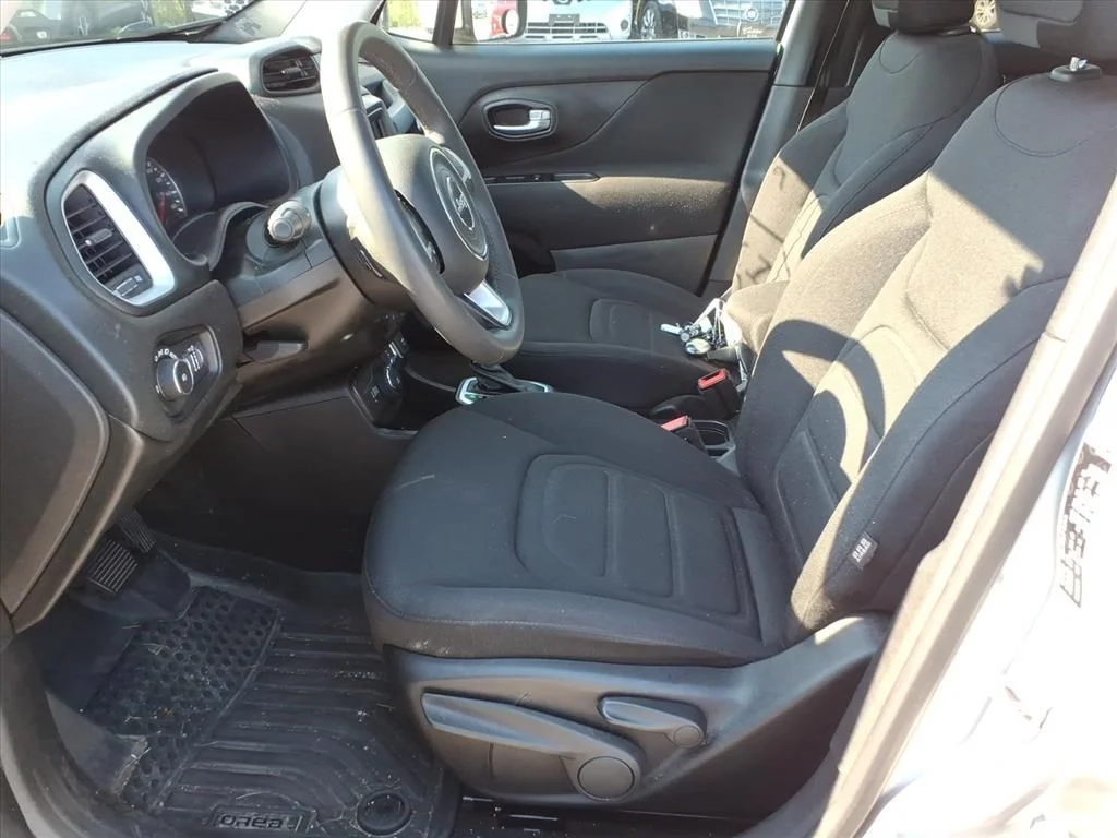 Used 2021 Silver Jeep Latitude image 13