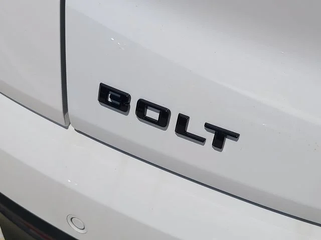 New 2027 Summit White Chevrolet LT image 32