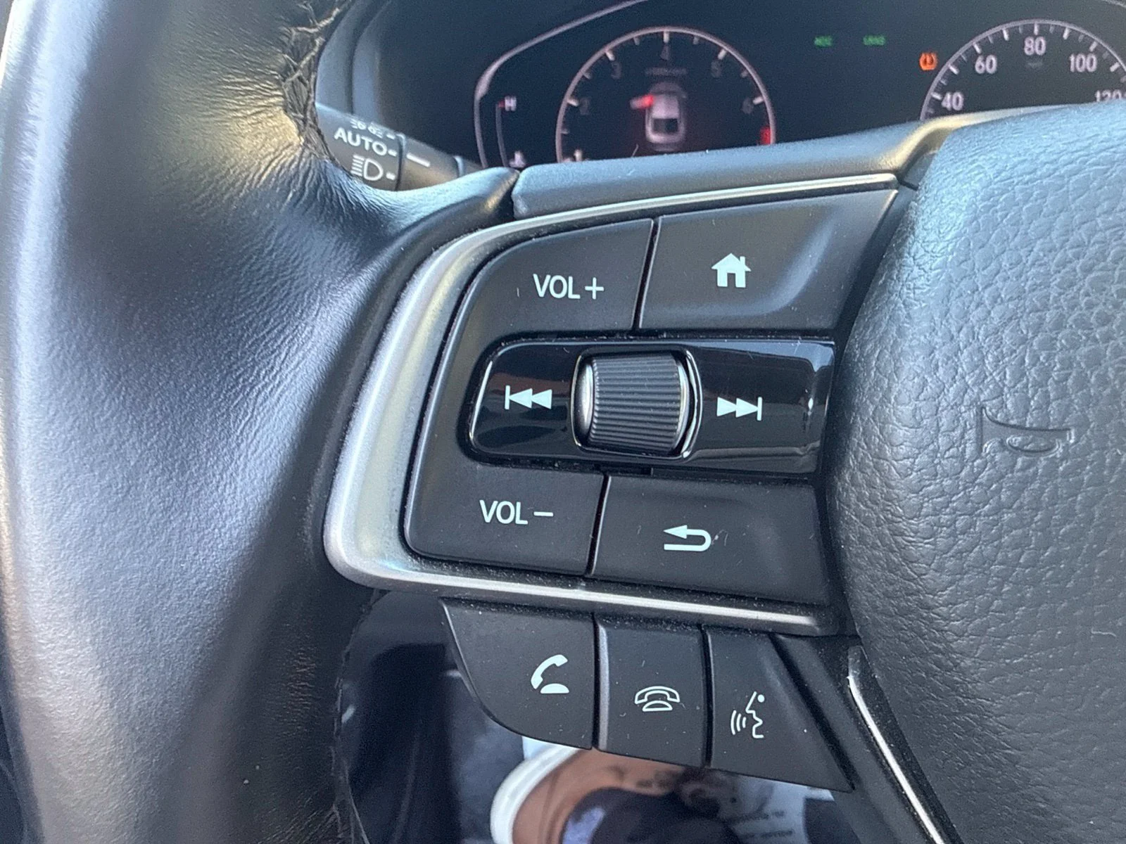 Used 2018 Silver Honda EX-L 1.5T image 15