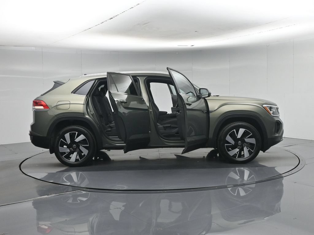 Used 2026 Green Volkswagen SE w/Technology image 4