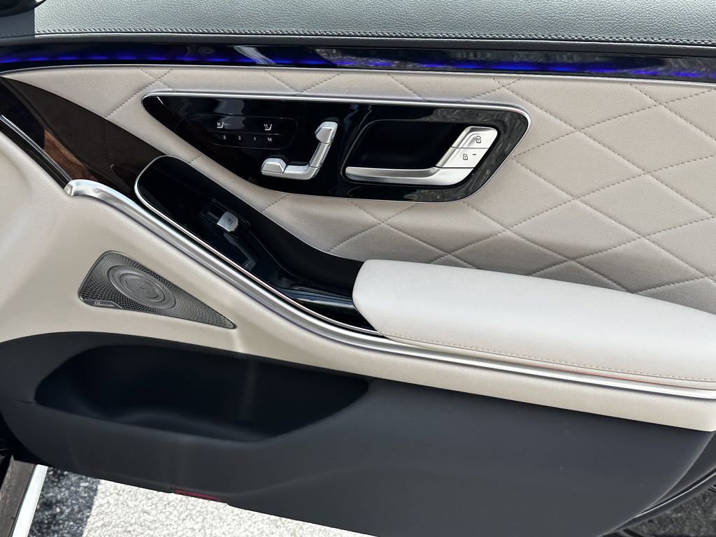 New 2026 MANUFAKTUR Rubellite Red Metallic Mercedes-Benz S 580 image 16