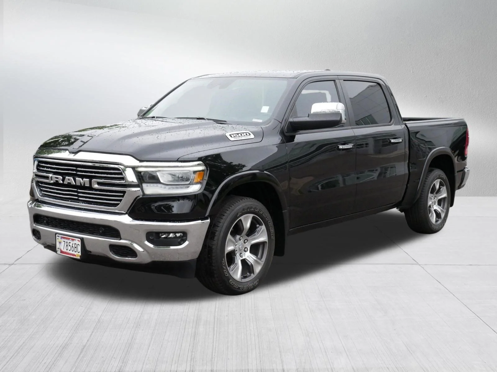 Used 2022 Diamond Black Crystal Pearlcoat Ram Laramie image 3