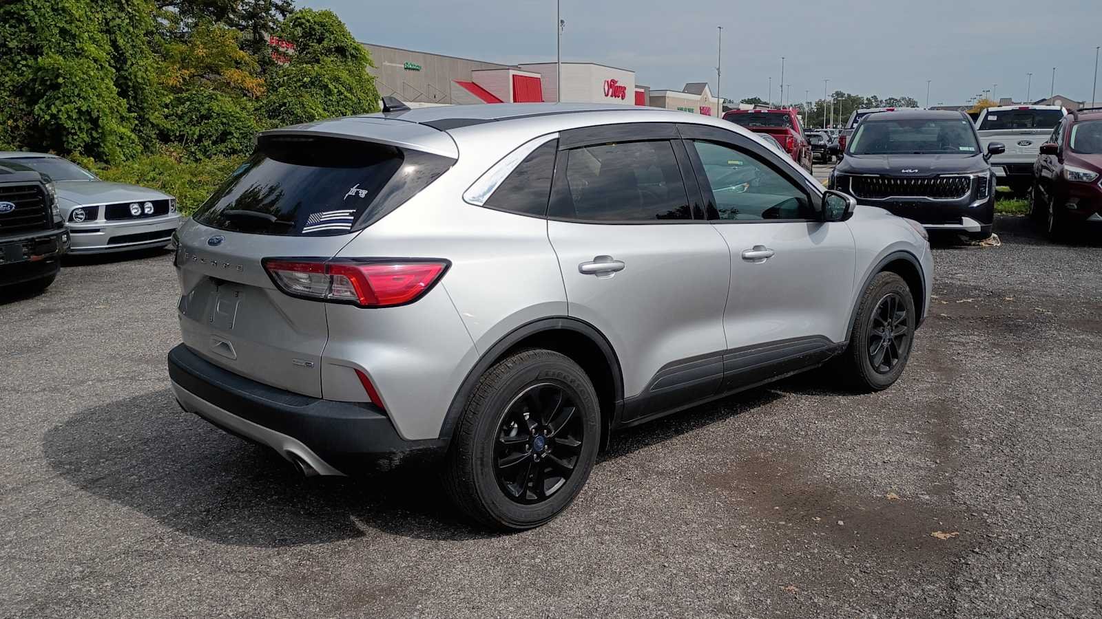 Used 2018 Ruby Red Metallic Tinted Clearcoat Ford SE image 3
