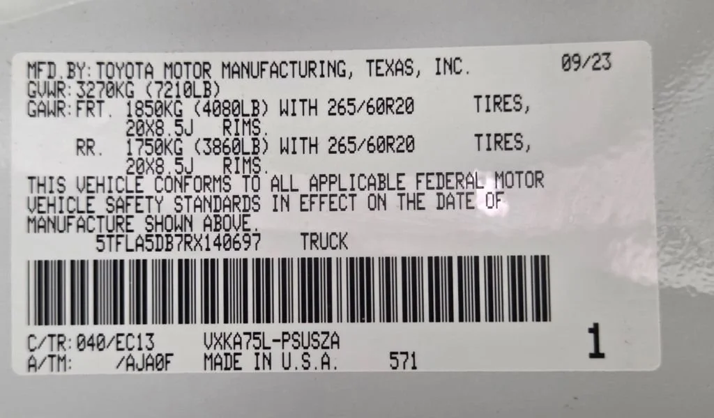Used 2024 Ice Toyota SR5 image 33