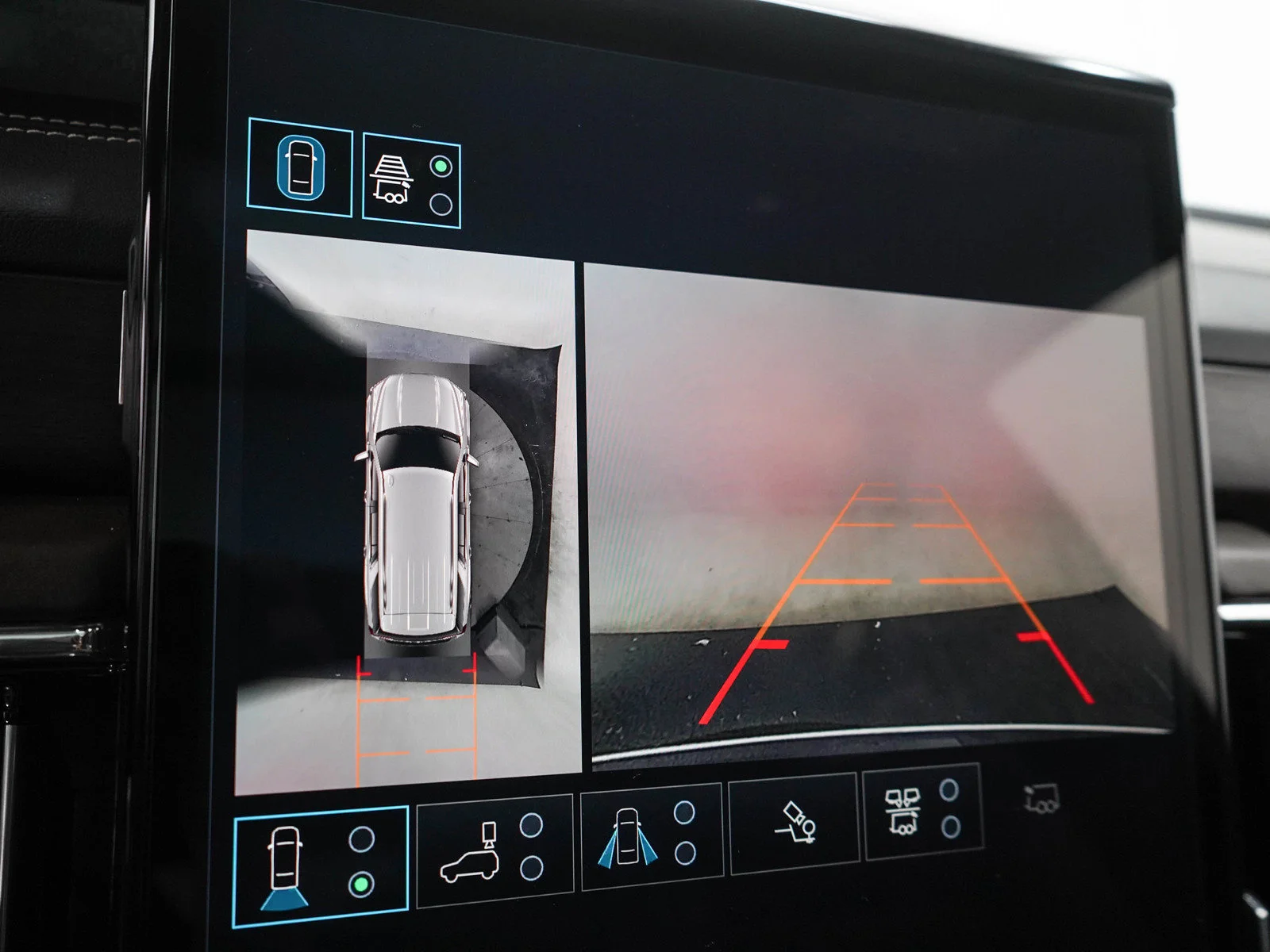 Used 2025 White Frost Tricoat GMC Denali Ultimate image 33