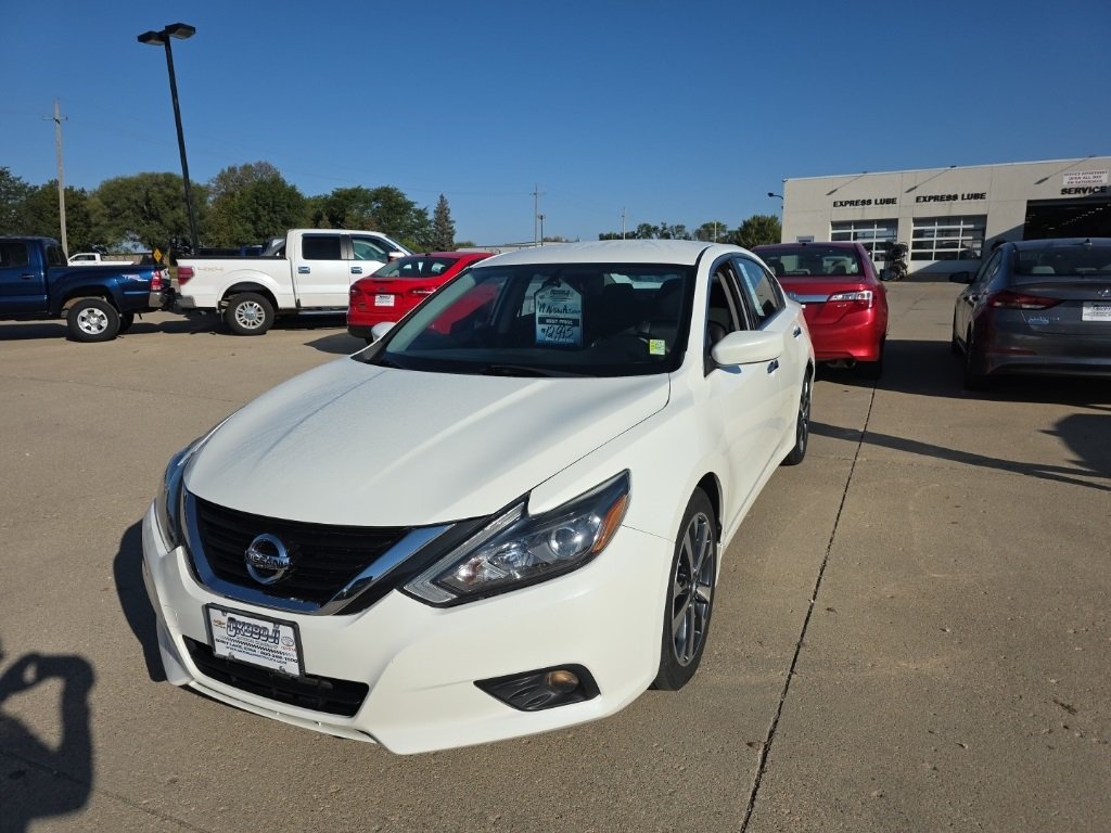 2017 Nissan Altima 2.5 SR photo 2