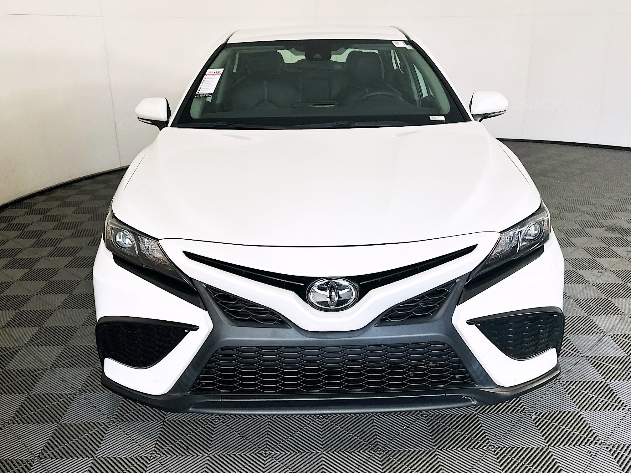Used 2023 Ice Toyota SE image 8